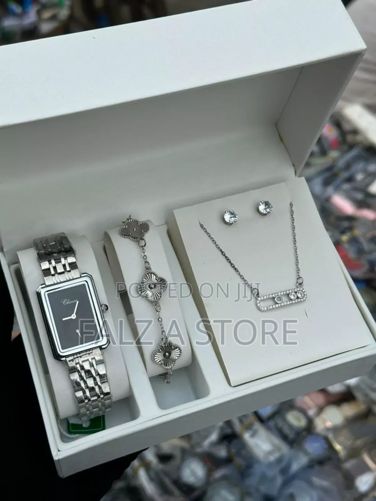 A Combo Set of Watch for Your Babe Is Available (Set of Wristwatch)