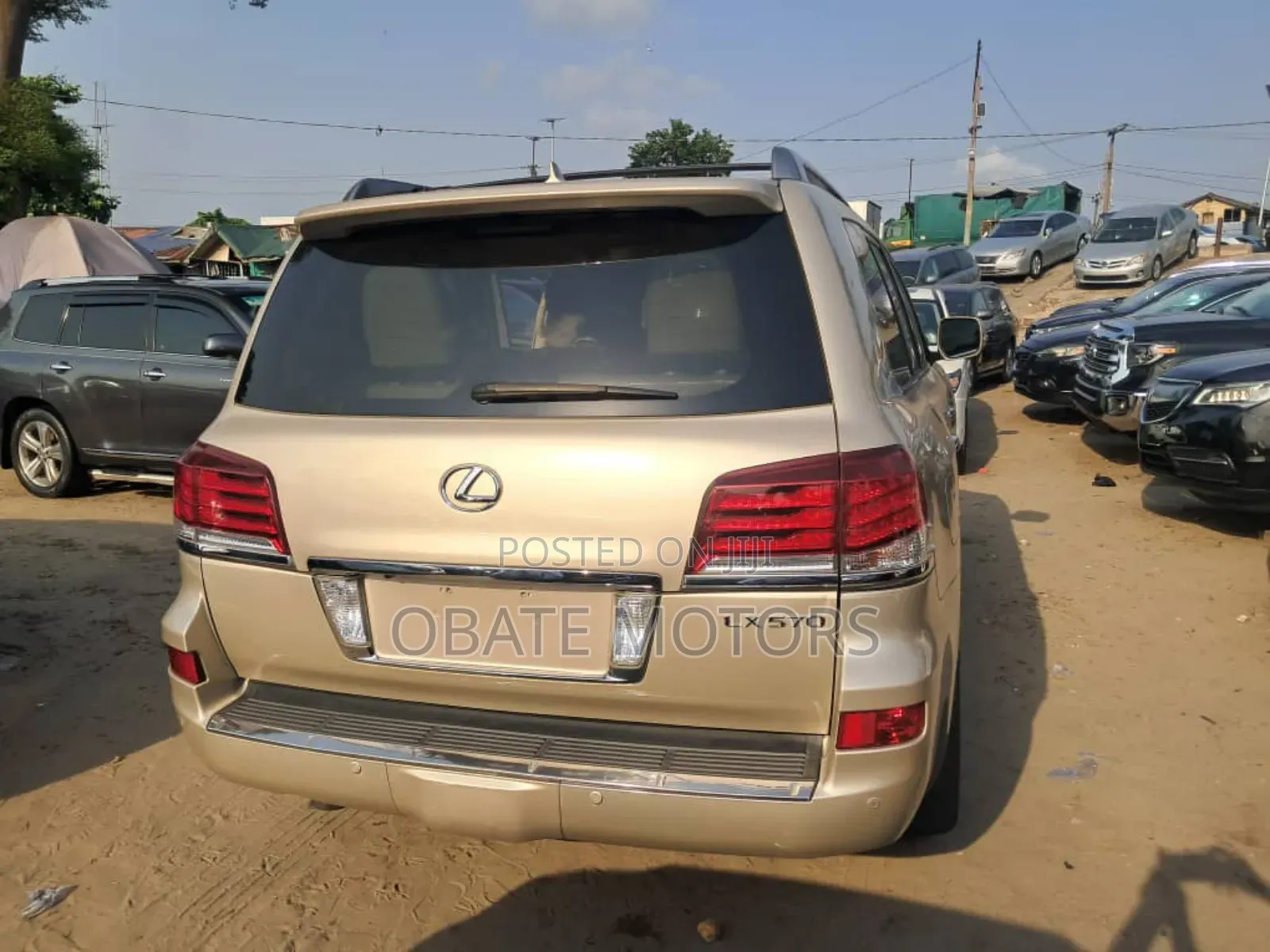 Lexus LX 570 AWD 2017 Gold