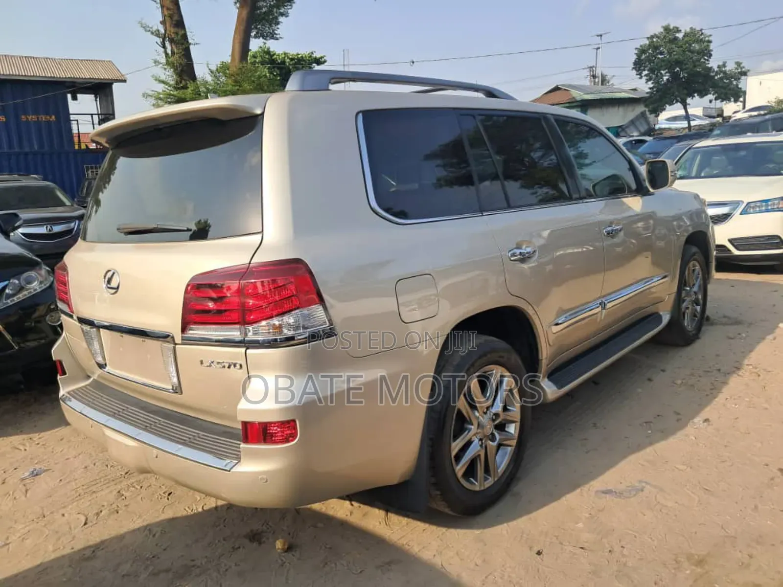 Lexus LX 570 AWD 2017 Gold