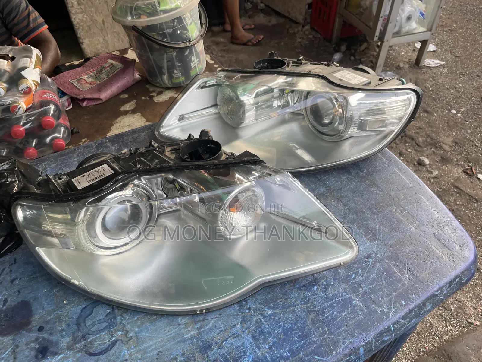 Headlights Volkswagen Touareg 2008