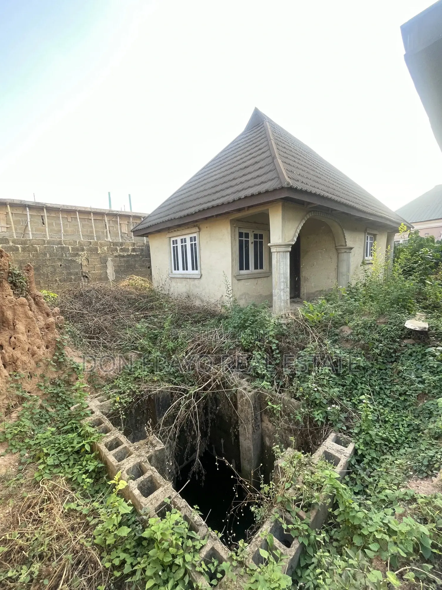 3 Beds + 1 Bed Bq Uncompleted Bungalow At Elebu Akala Express Ibadan