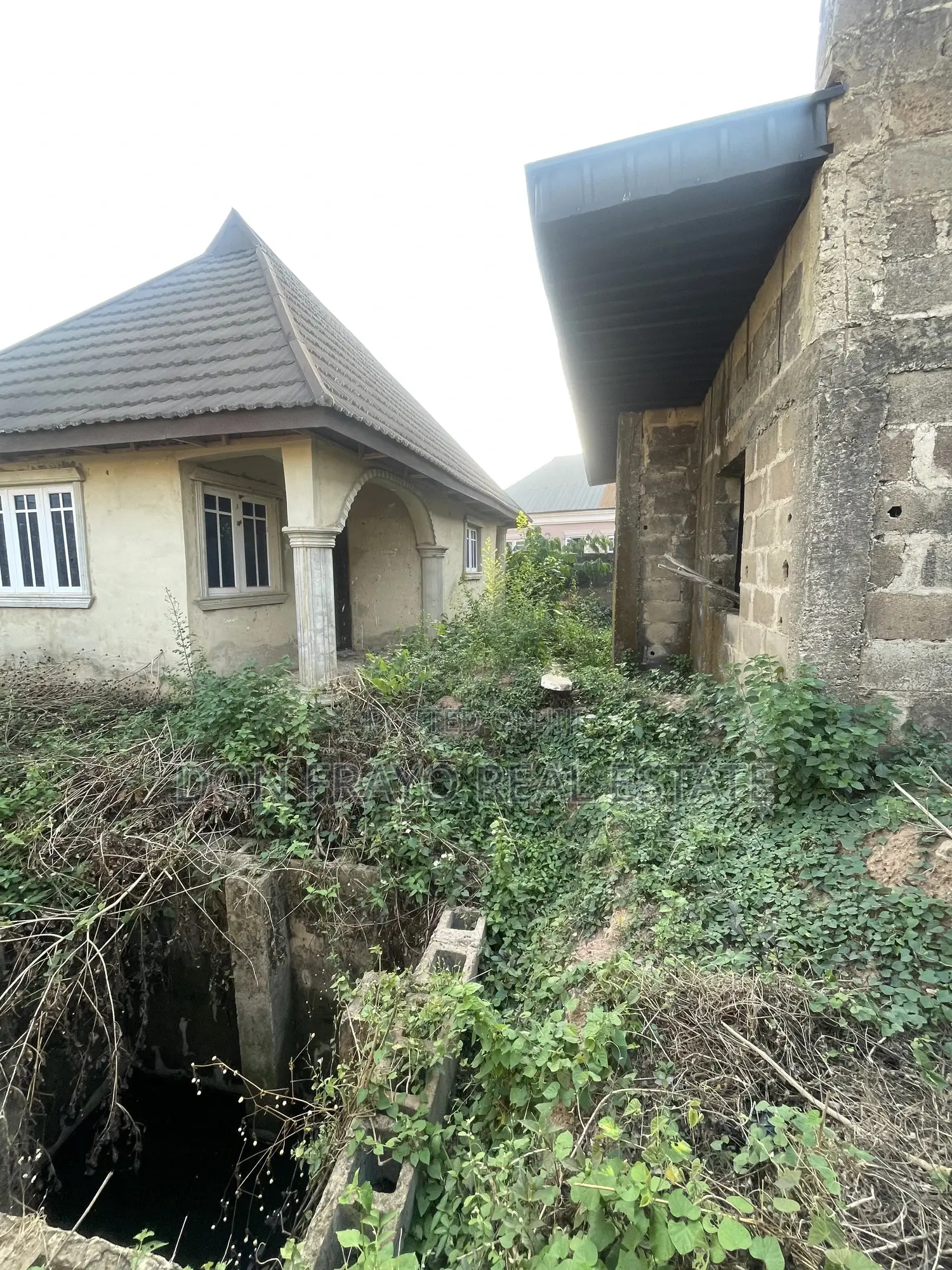 3 Beds + 1 Bed Bq Uncompleted Bungalow At Elebu Akala Express Ibadan