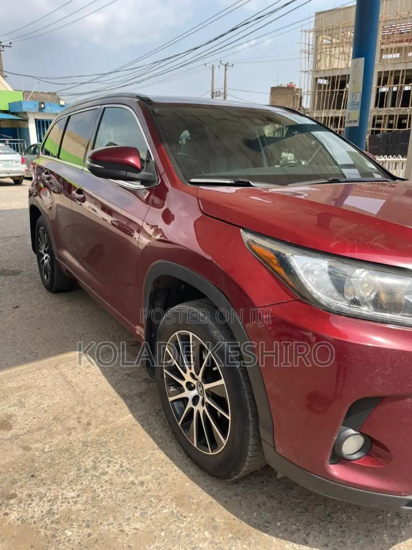 Toyota Highlander SE 4x4 V6 (3.5L 6cyl 8A) 2017 Burgundy