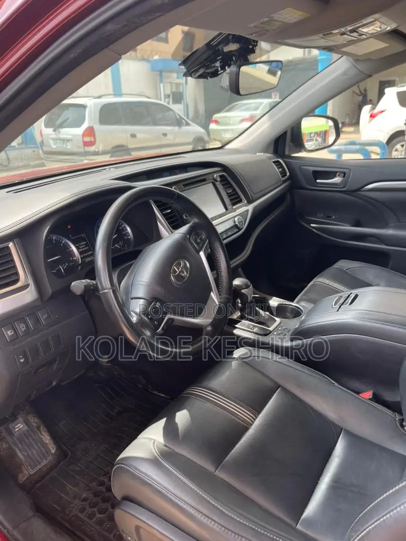 Toyota Highlander SE 4x4 V6 (3.5L 6cyl 8A) 2017 Burgundy