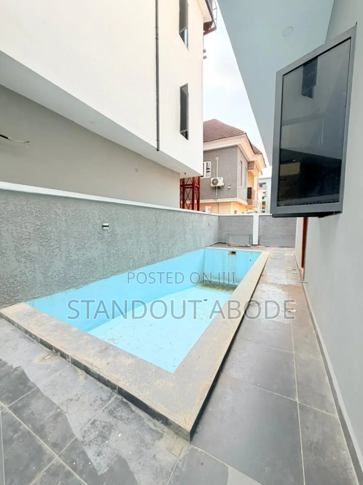 4bdrm Duplex in In A Secure Estate, Ikeja GRA for sale