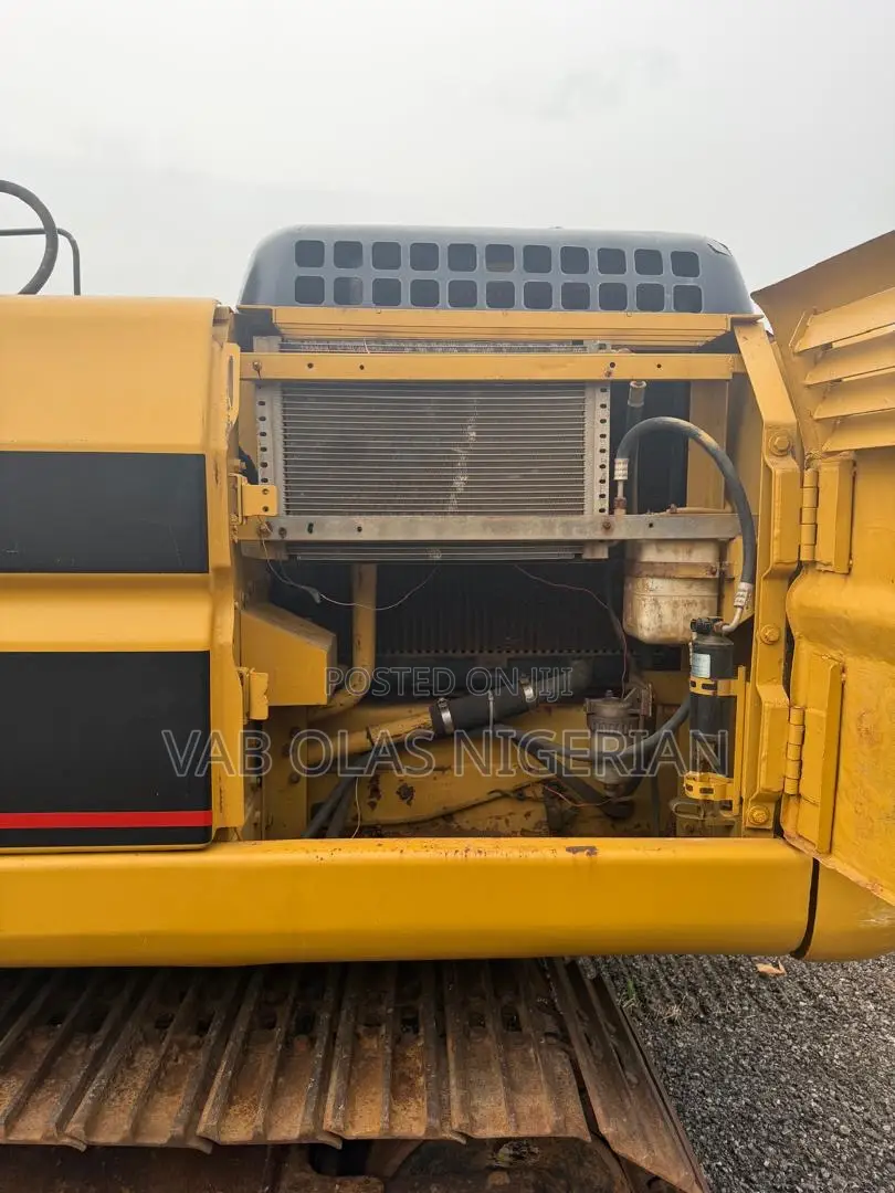2014 Excavator B320