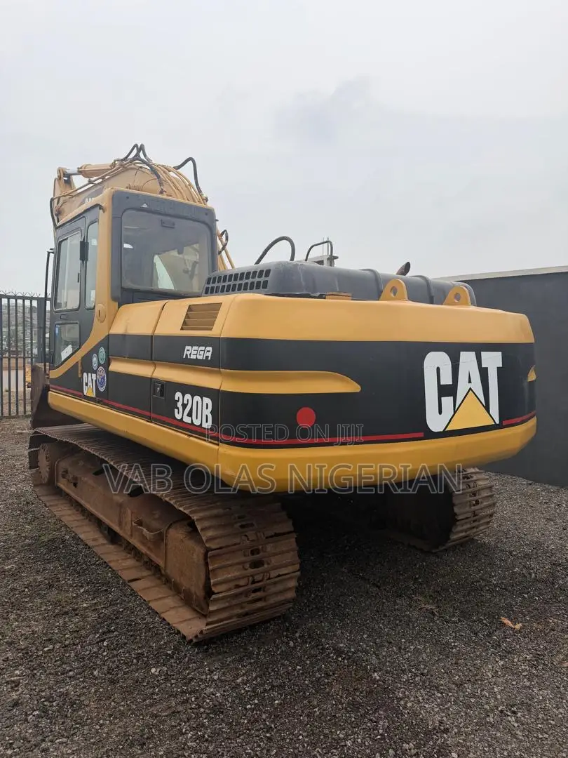 2014 Excavator B320