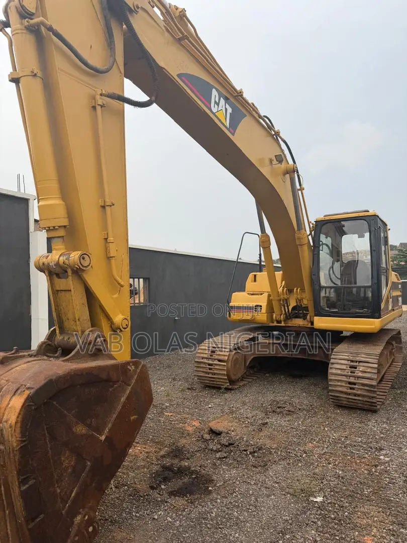 2014 Excavator B320