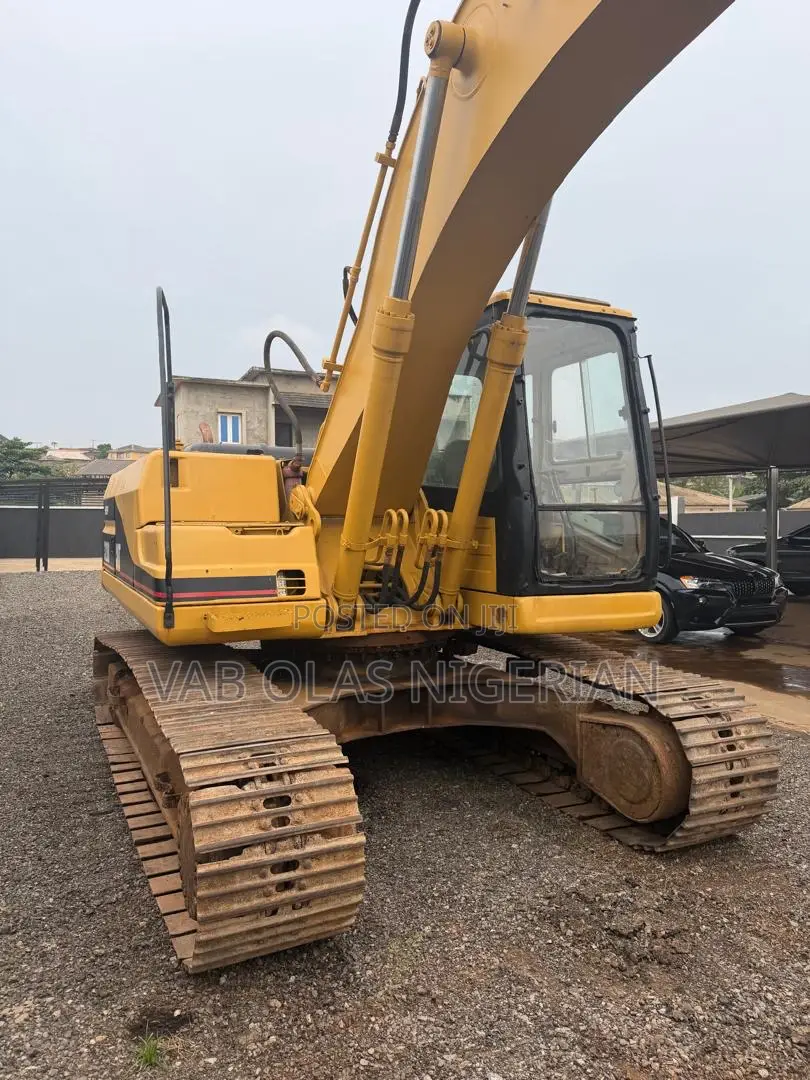 2014 Excavator B320