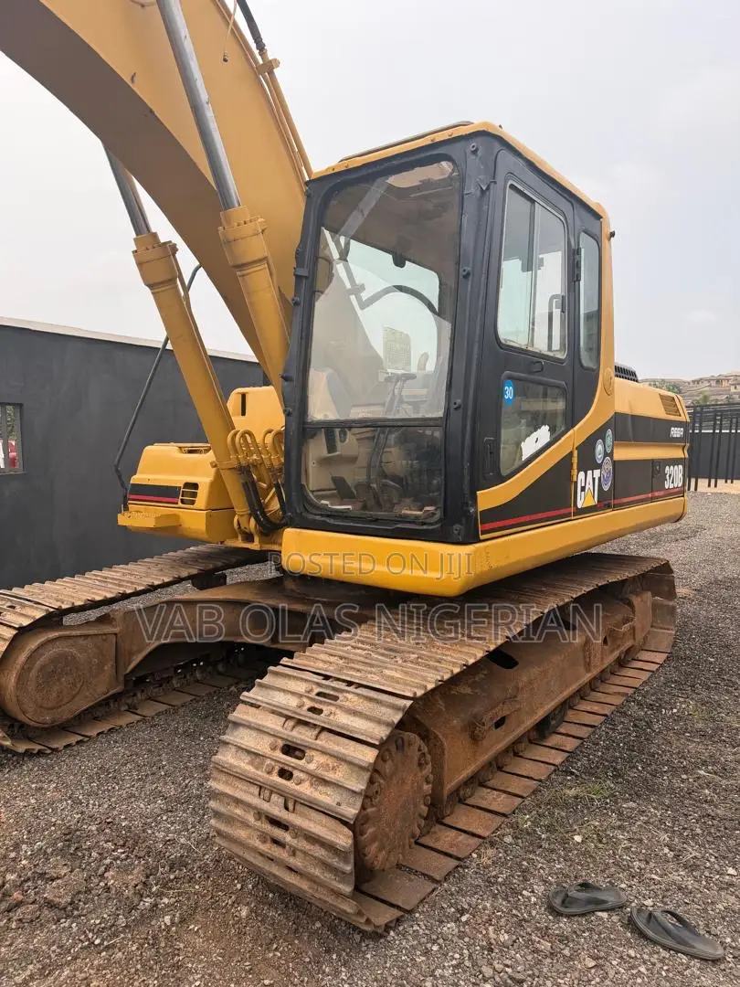 2014 Excavator B320