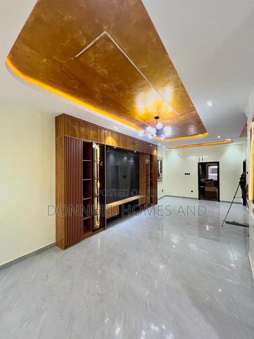 5bdrm Duplex in Osapa london for sale