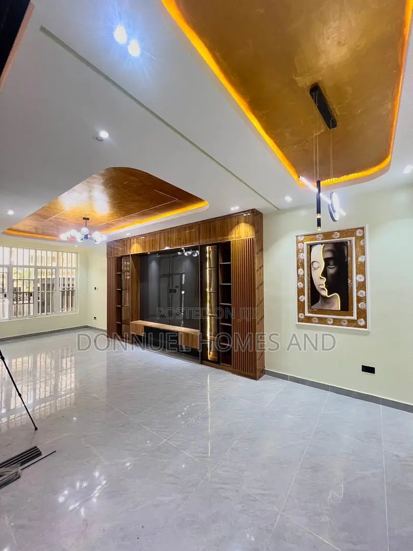 5bdrm Duplex in Osapa london for sale
