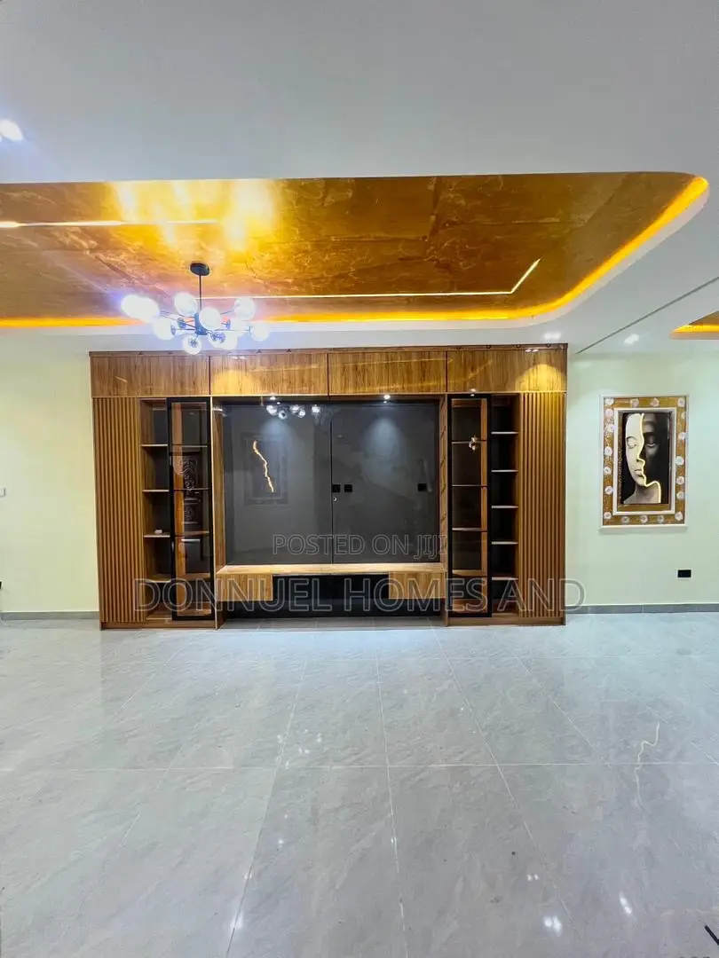 5bdrm Duplex in Osapa london for sale