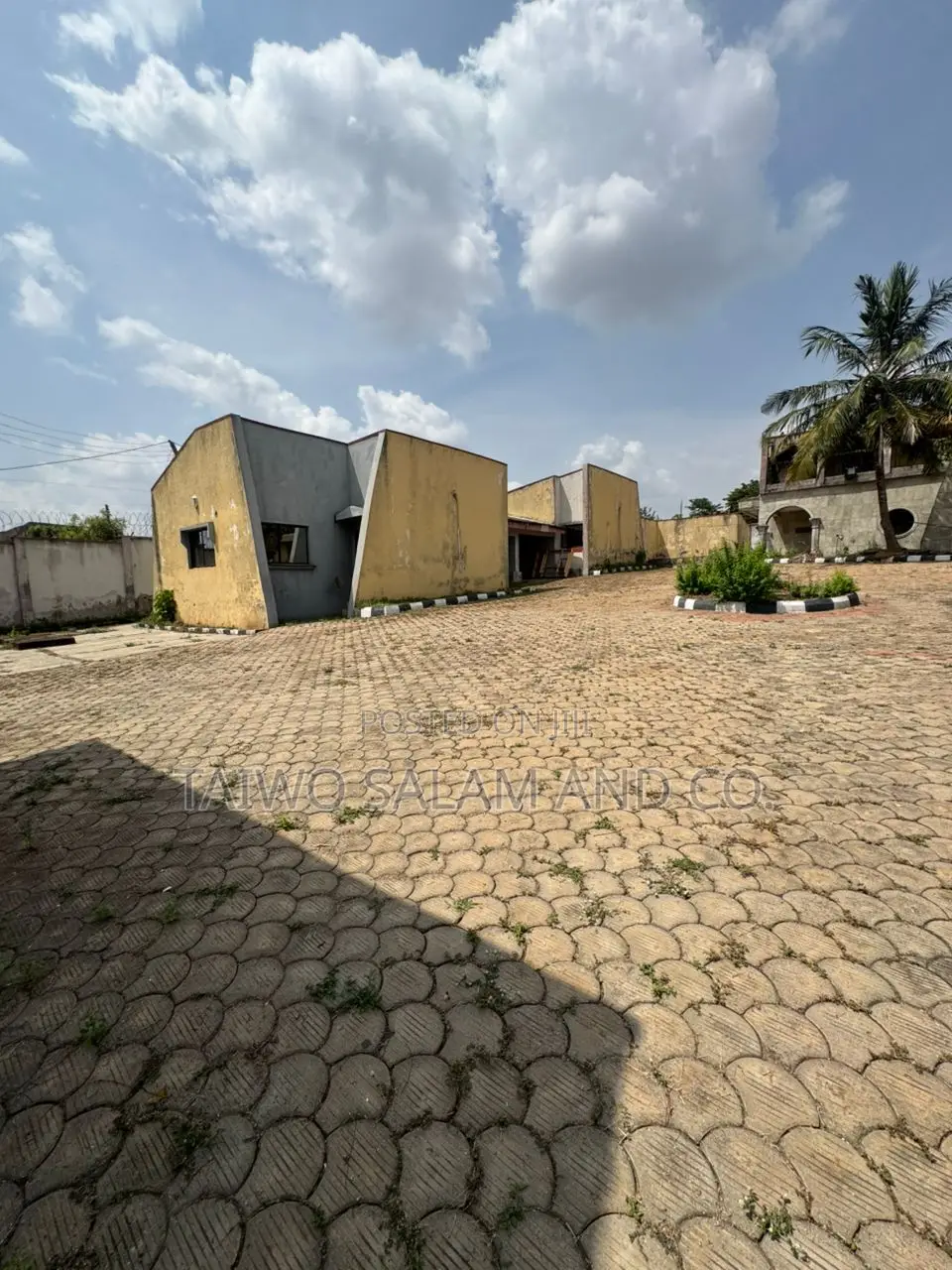 7bdrm Duplex in Onireke Gra, Jericho for sale
