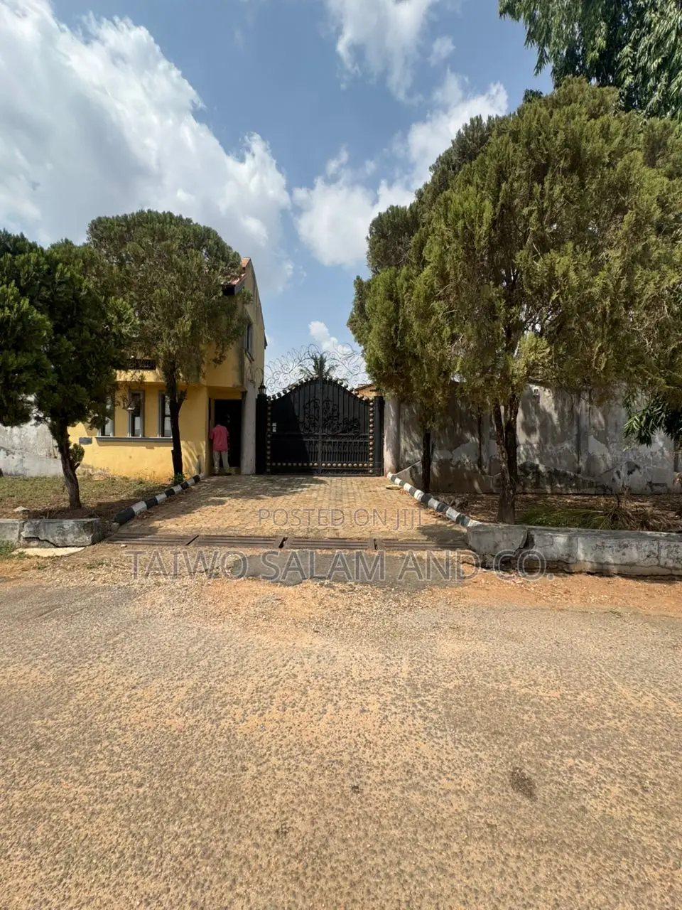 7bdrm Duplex in Onireke Gra, Jericho for sale
