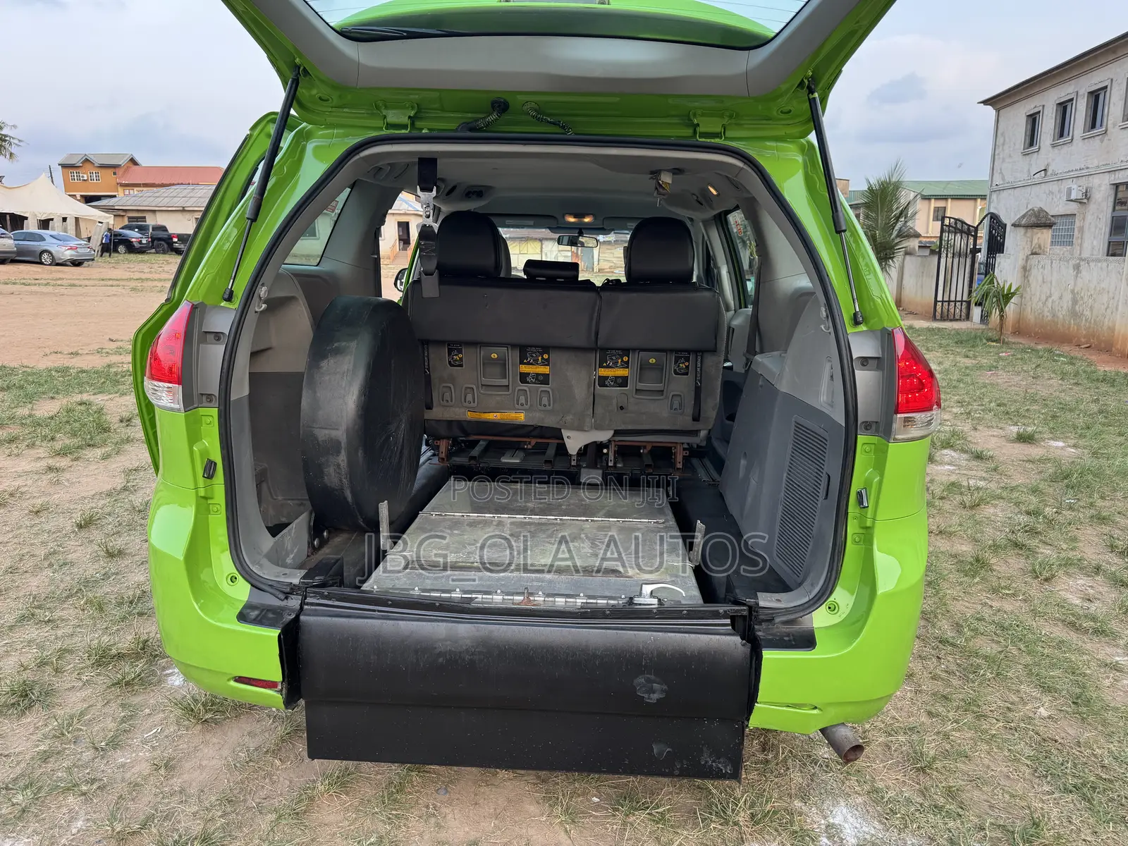 Toyota Sienna L 7-Passenger 4dr Minivan (3.5L 6cyl 6A) 2014 Green