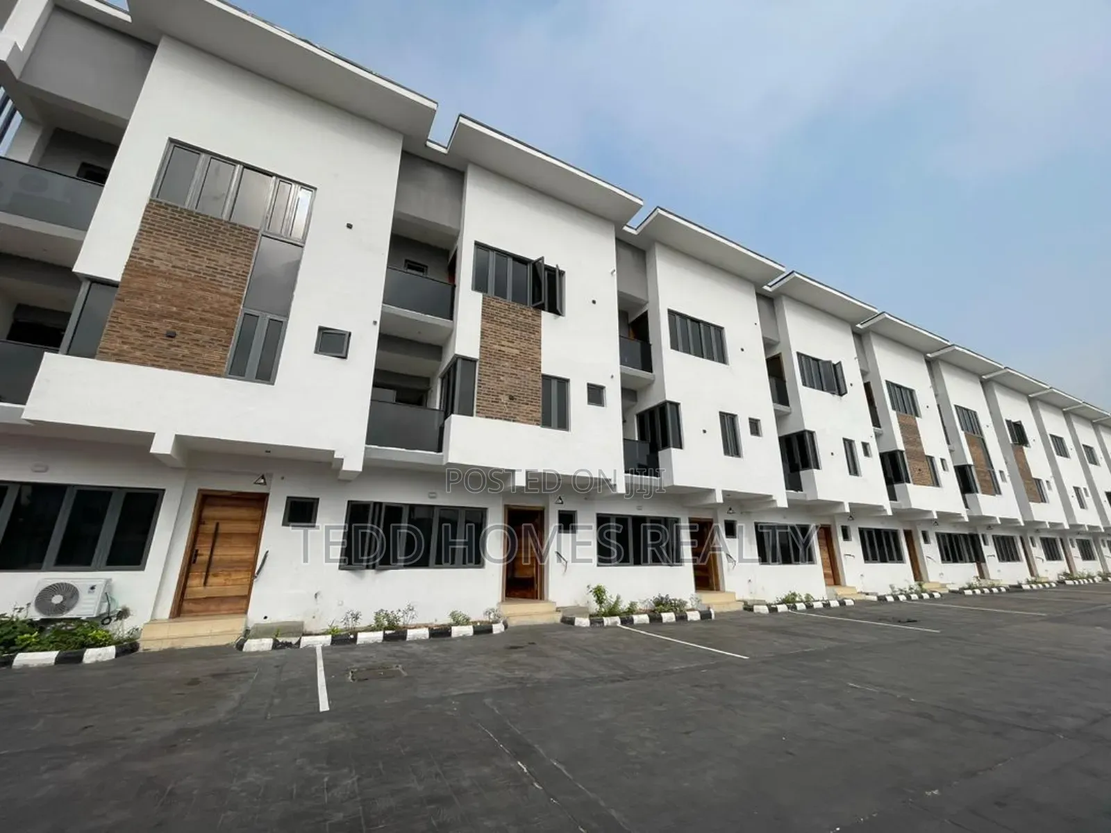 4bdrm Duplex in Lekki for rent