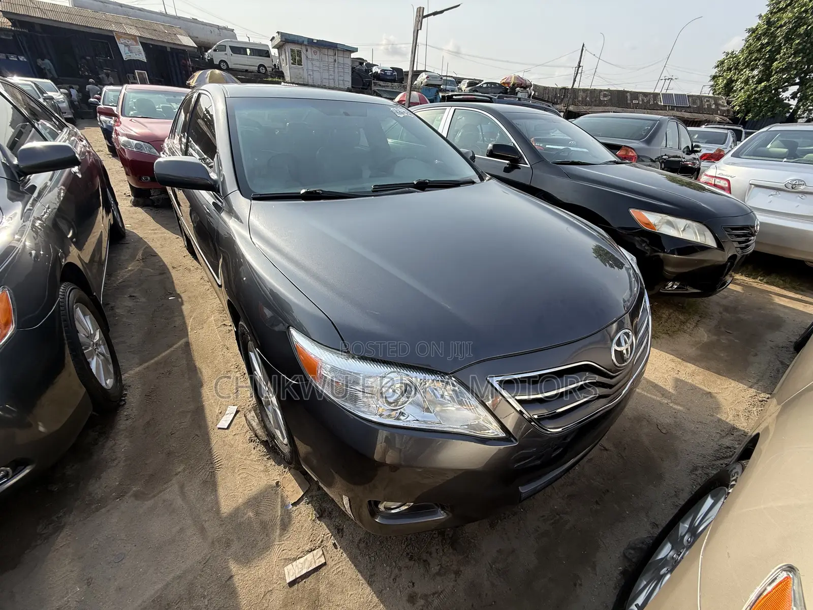 Toyota Camry XLE 4dr Sedan (2.5L 4cyl 6AM) 2010 Gray