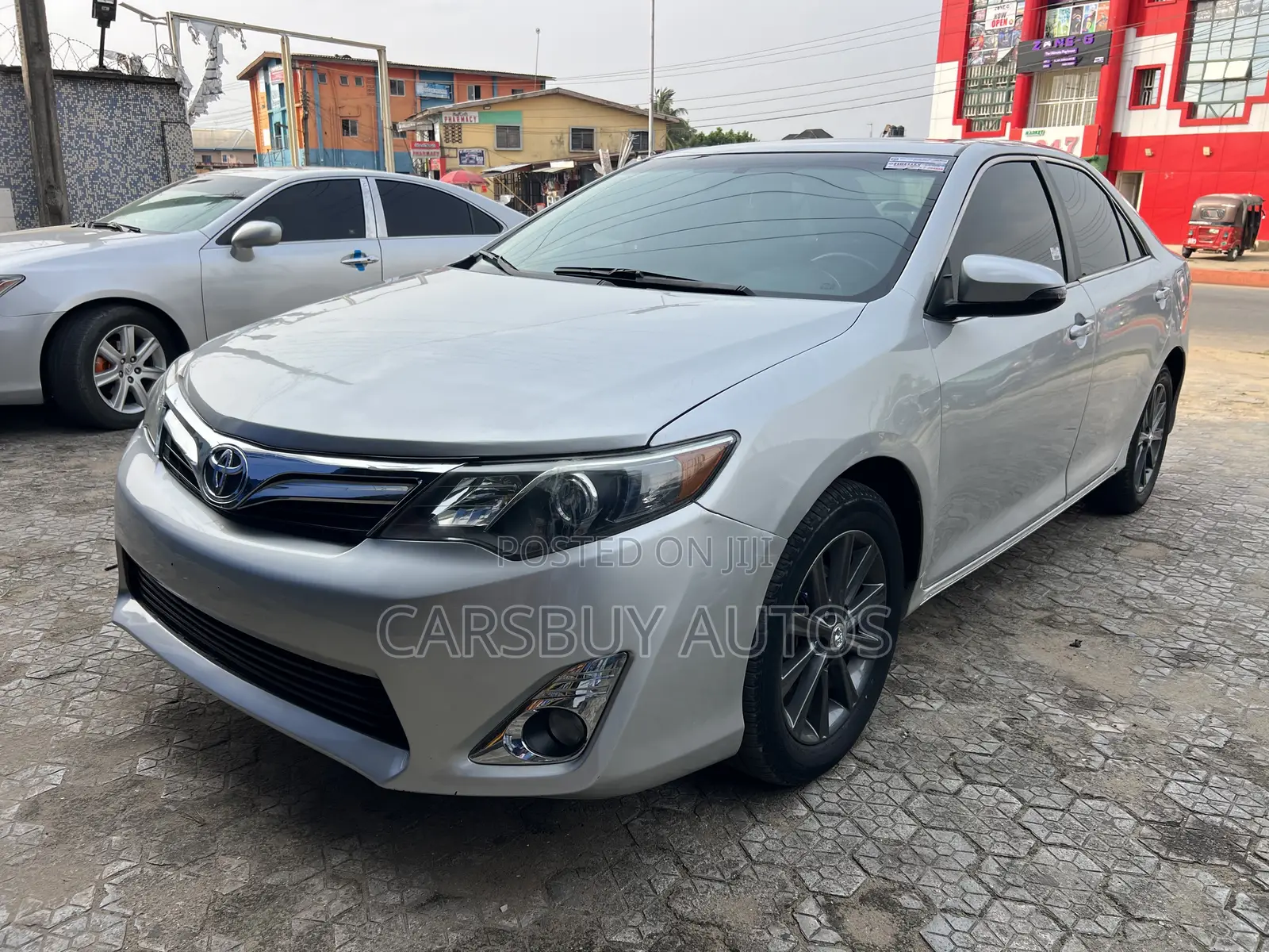 Toyota Camry XLE V6 4dr Sedan (3.5L 6cyl 6A) 2012 Silver