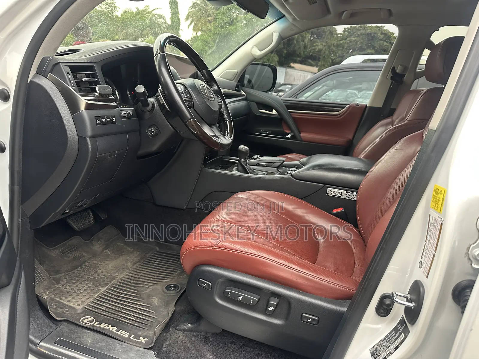 Lexus LX 570 AWD 2019 White
