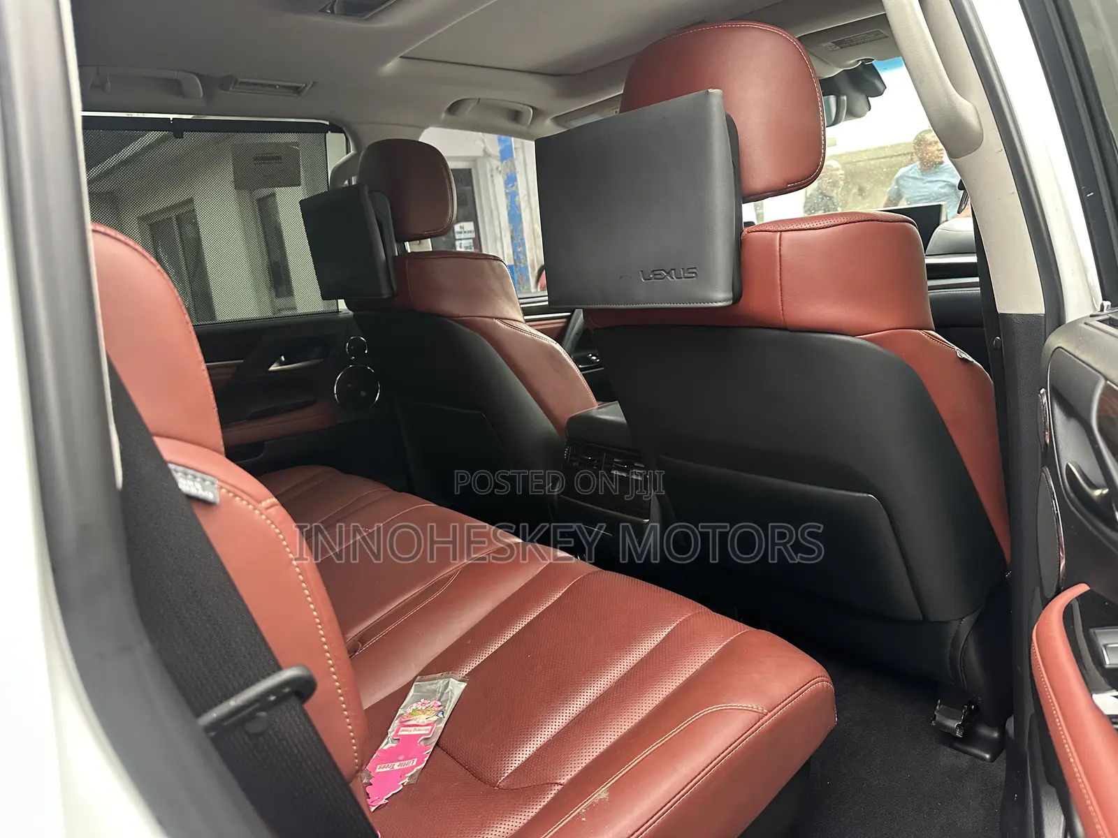 Lexus LX 570 AWD 2019 White