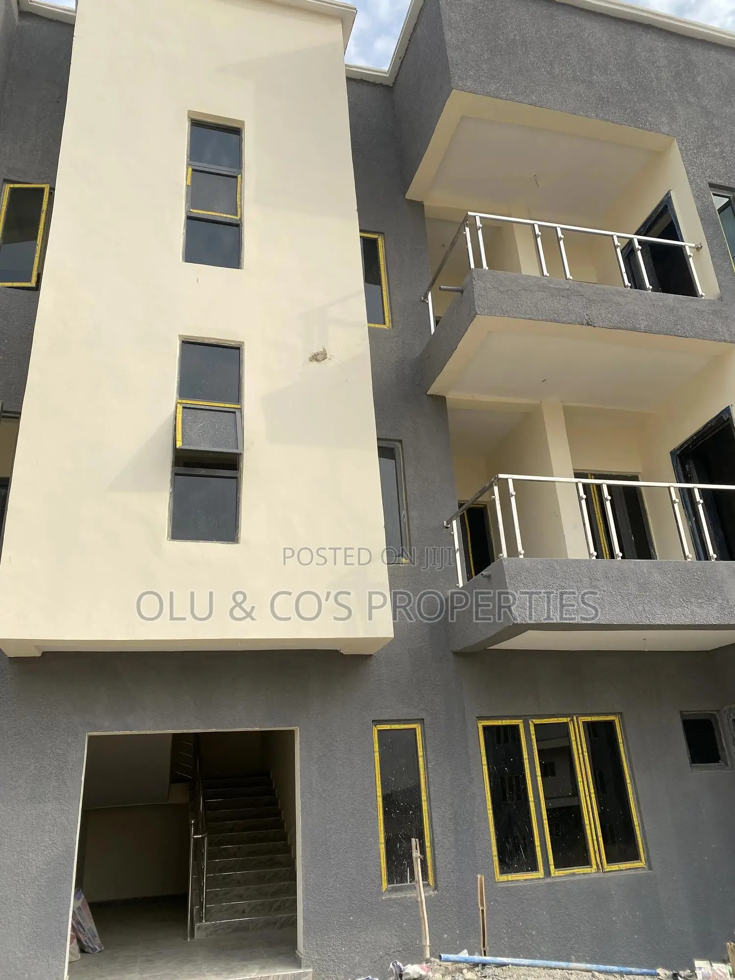 2bdrm Block of Flats in An Estate, Kiami for sale