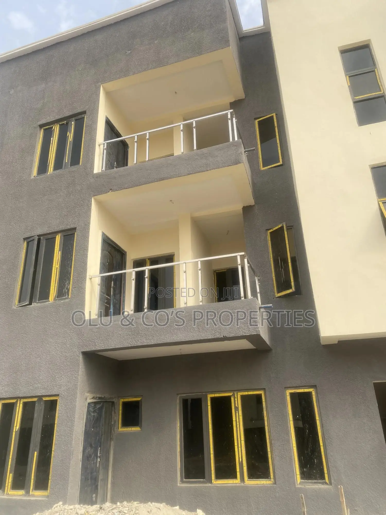 2bdrm Block of Flats in An Estate, Kiami for sale