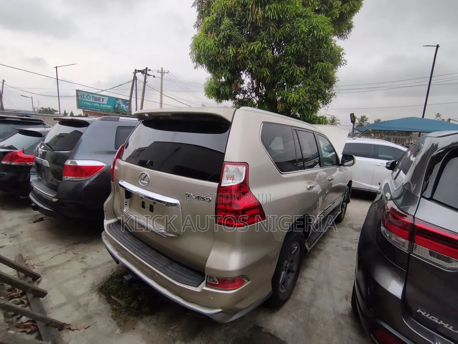 Lexus GX 460 Premium 2012 Gold