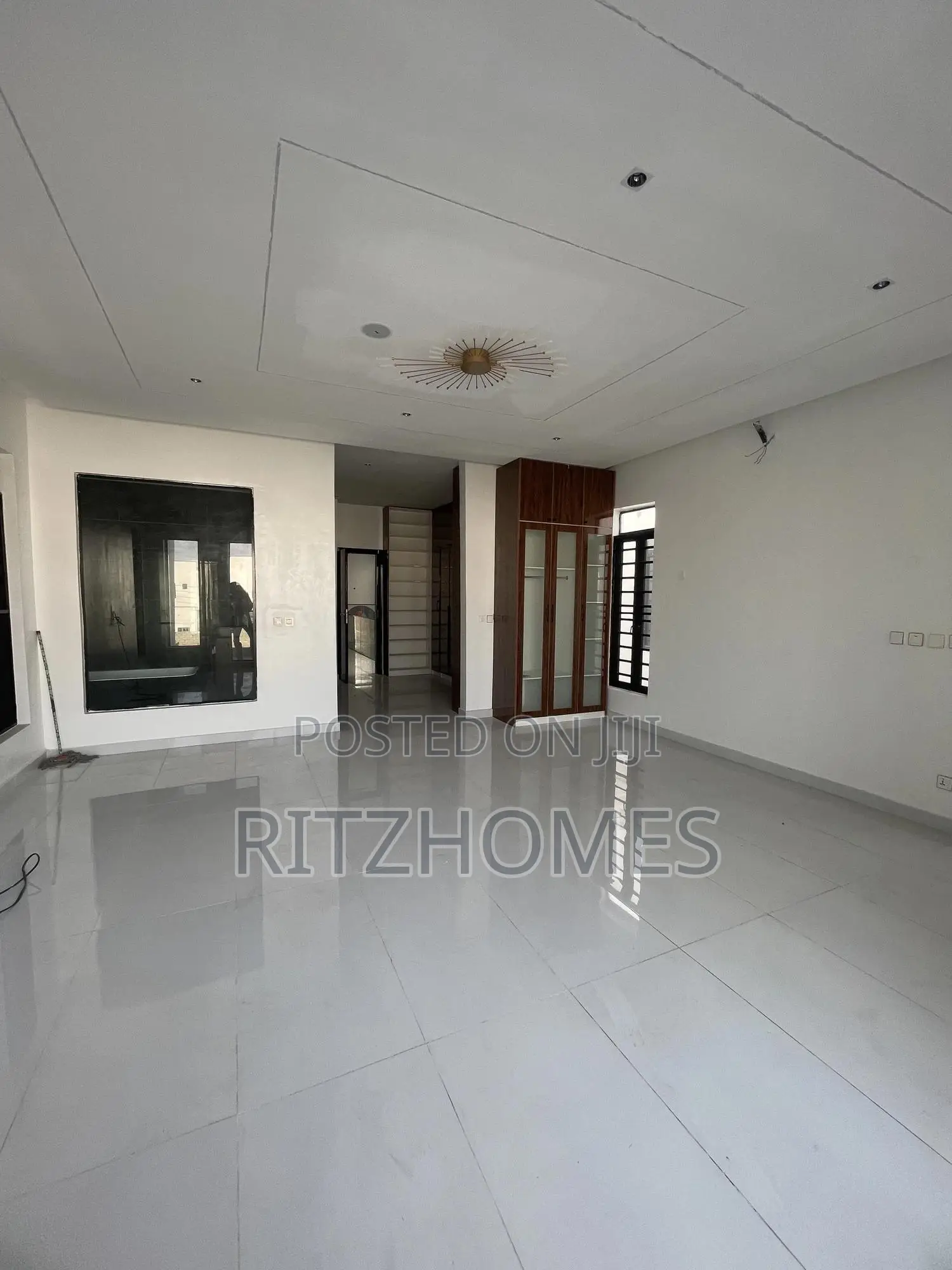 5bdrm Duplex in Lekki for sale