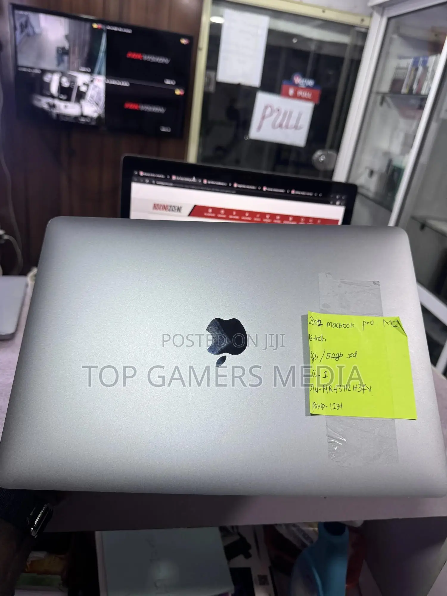 Laptop Apple MacBook Pro 2022 M2 8GB Apple M2 SSD 512GB