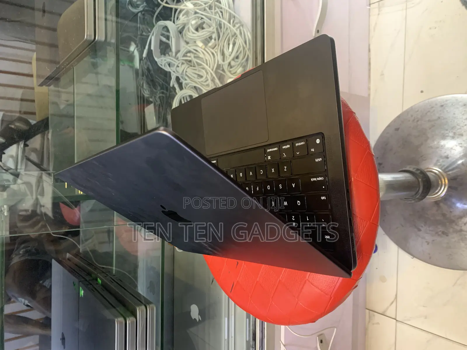 Laptop Apple MacBook Pro 2023 M3 Pro 18GB Apple M3 SSD 512GB