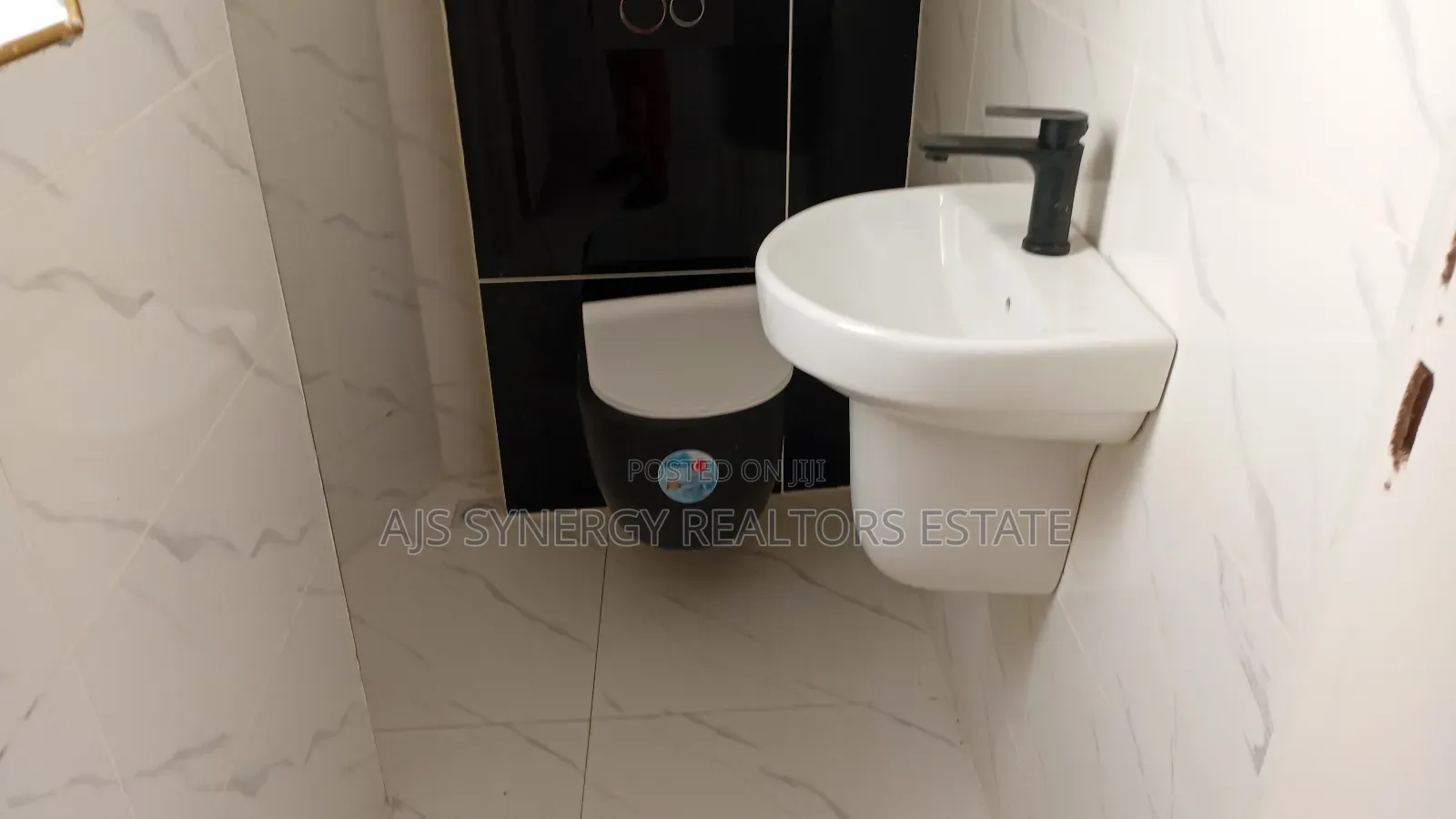 4bdrm Duplex in Ikota for sale