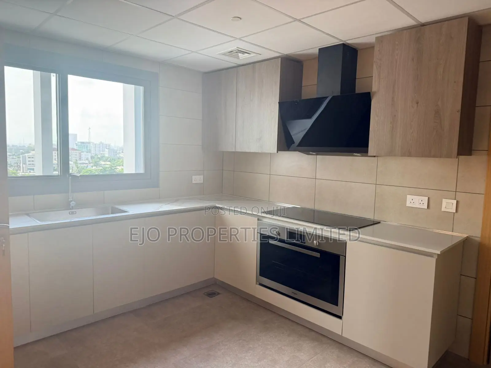 3bdrm Apartment in Victoria Island, Ahmadu Bello Way for rent