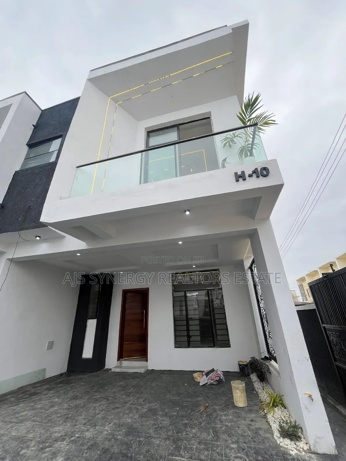 4bdrm Duplex in Ikota for sale