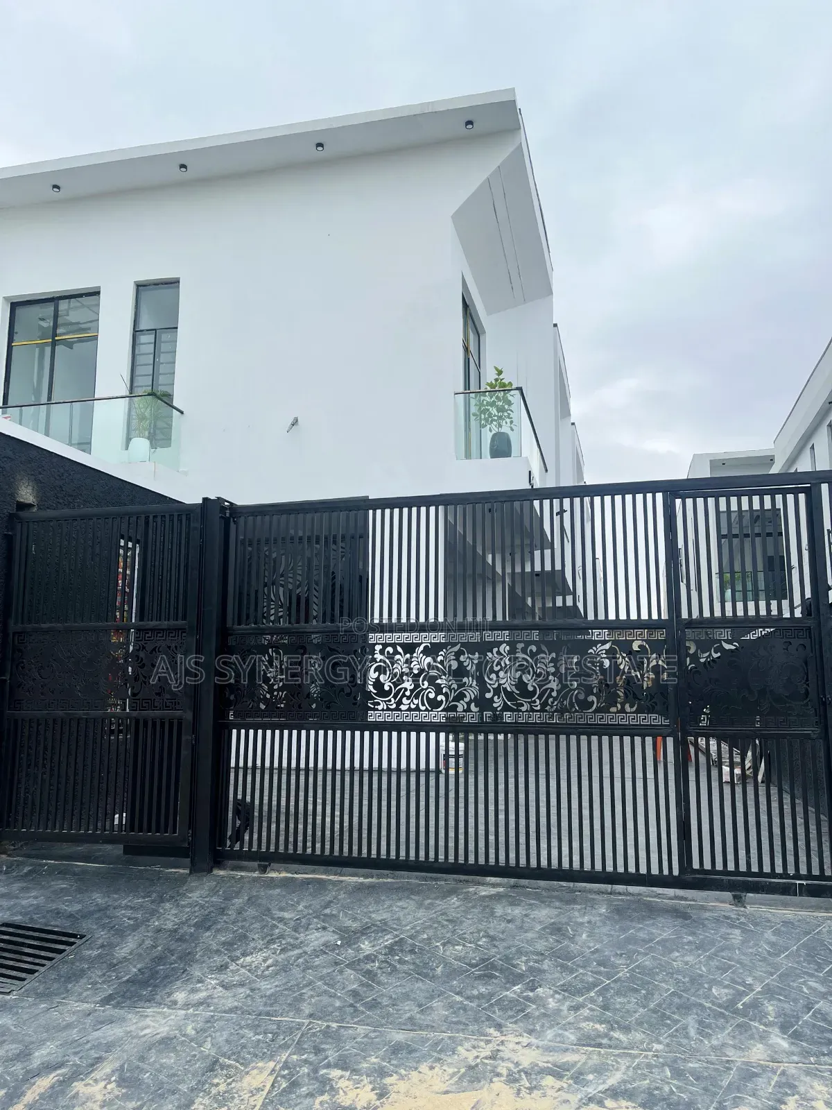 4bdrm Duplex in Ikota for sale
