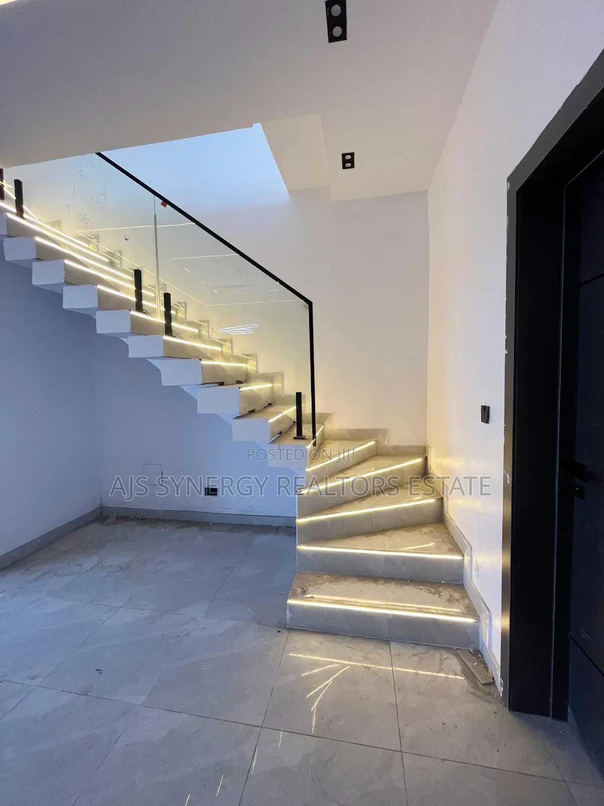 4bdrm Duplex in Ikota for sale