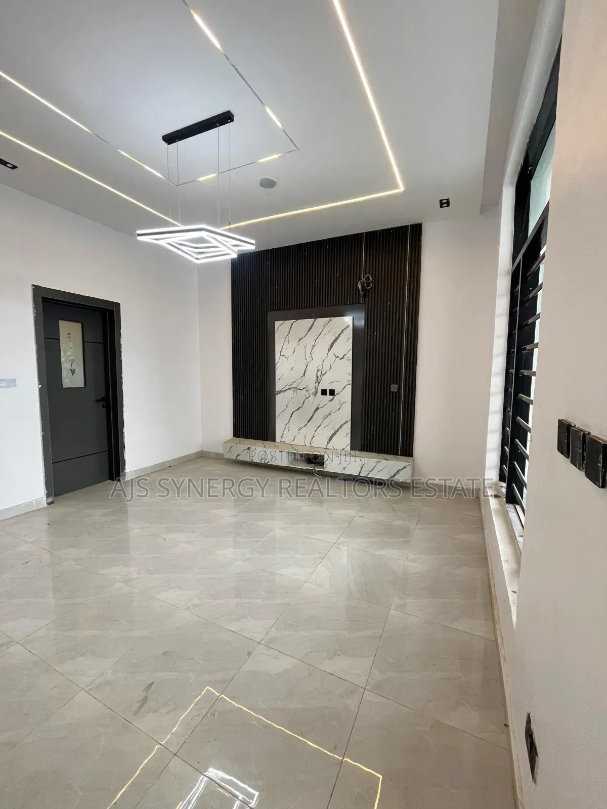 4bdrm Duplex in Ikota for sale