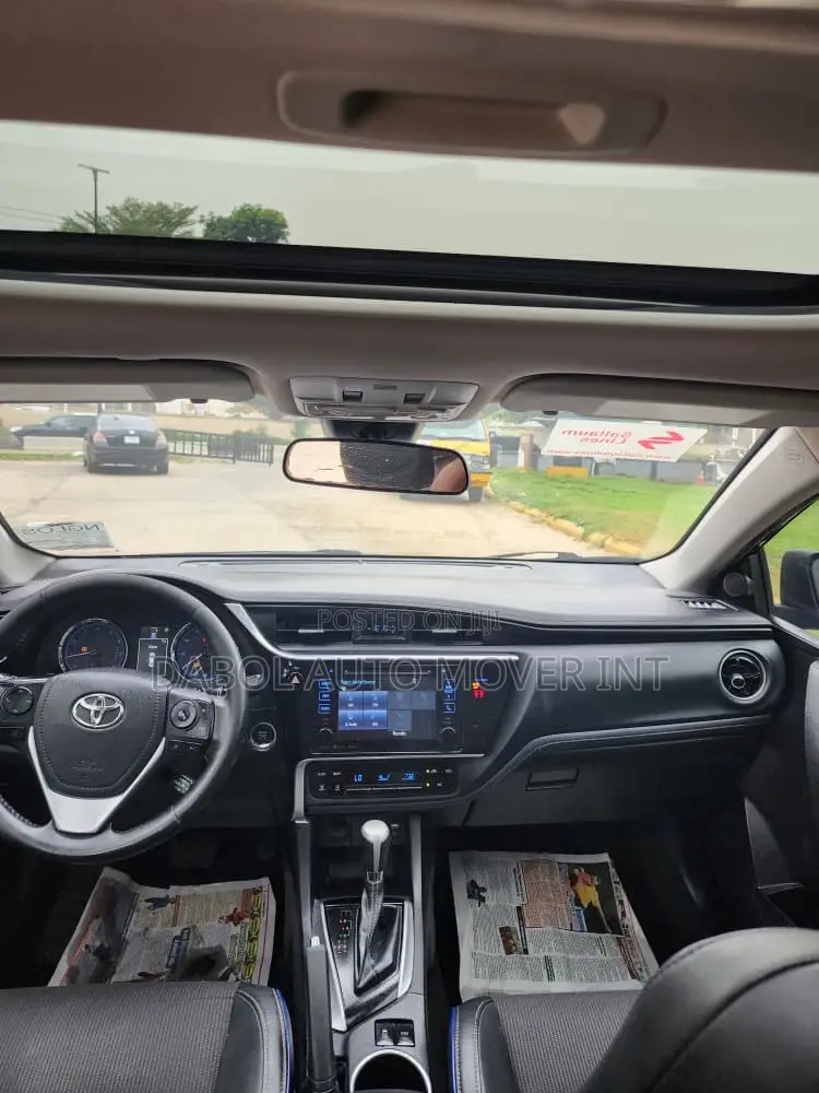 Toyota Corolla SE (1.8L 4cyl 6M) 2019 Blue