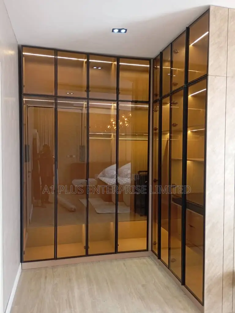 Full Hight Wardrobe With All Glass Doors And Lightings