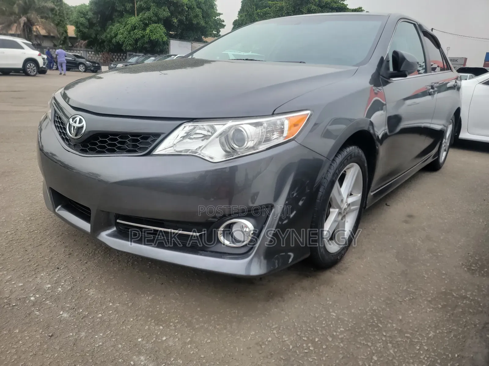 Toyota Camry SE 4dr Sedan (2.5L 4cyl 6A) 2013 Gray