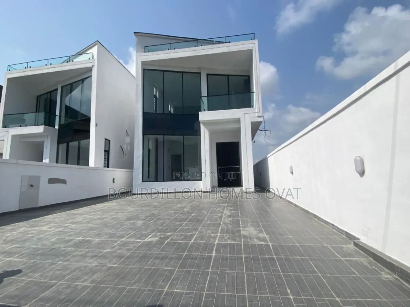 5bdrm Duplex in Chevron Toll Gate for sale