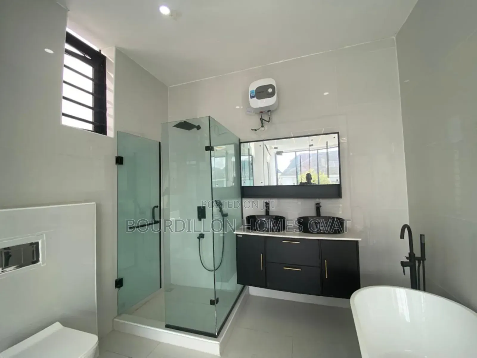 5bdrm Duplex in Chevron Toll Gate for sale