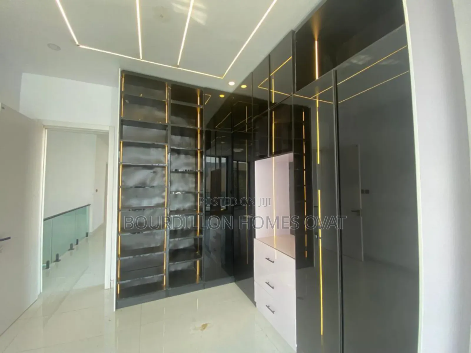 5bdrm Duplex in Chevron Toll Gate for sale