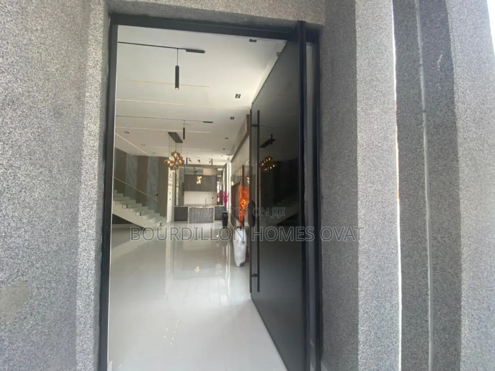 5bdrm Duplex in Chevron Toll Gate for sale