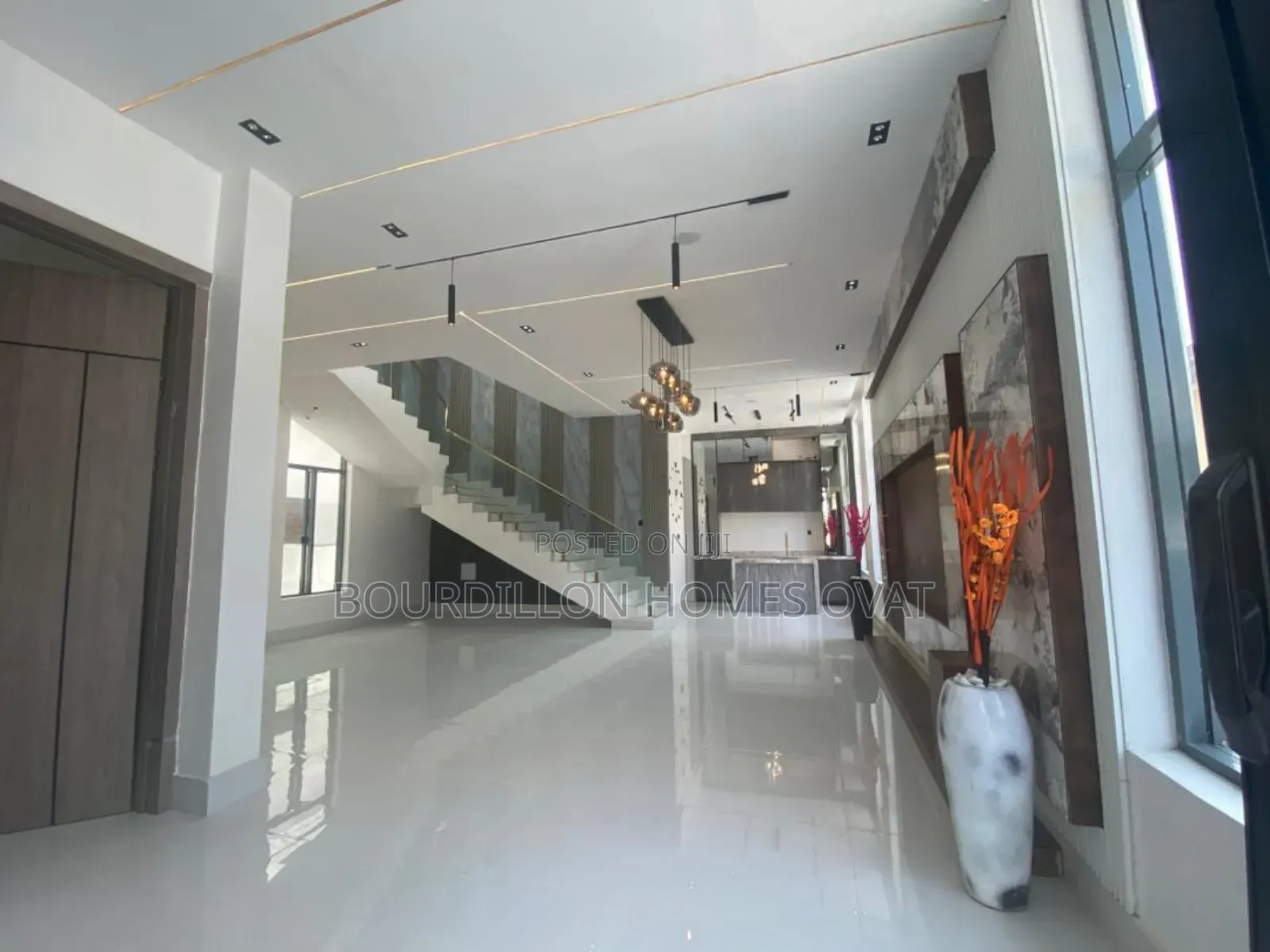 5bdrm Duplex in Chevron Toll Gate for sale