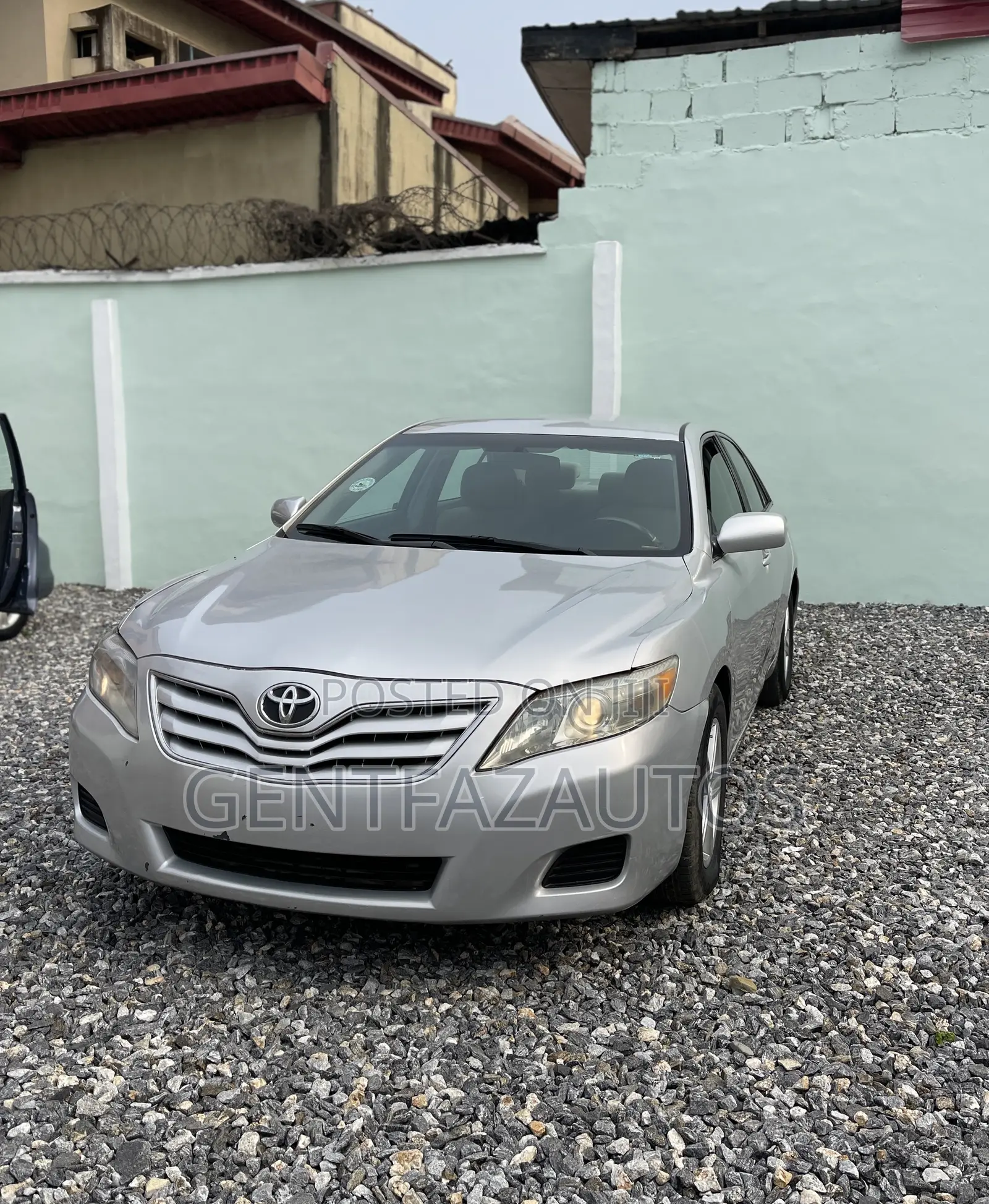 Toyota Camry LE 4dr Sedan (2.5L 4cyl 6A) 2011 Gray