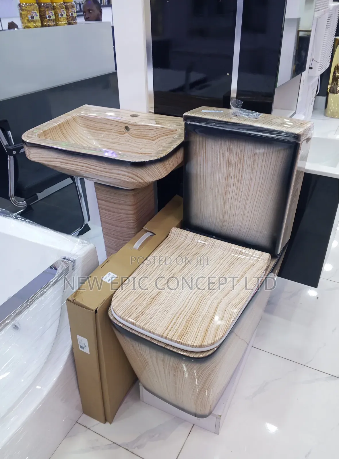 Brown Color Toilet Seat With Wash Hand Basin