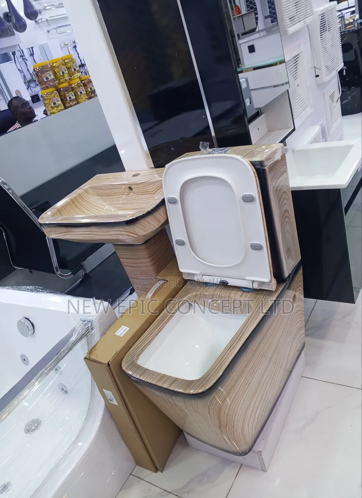 Brown Color Toilet Seat With Wash Hand Basin