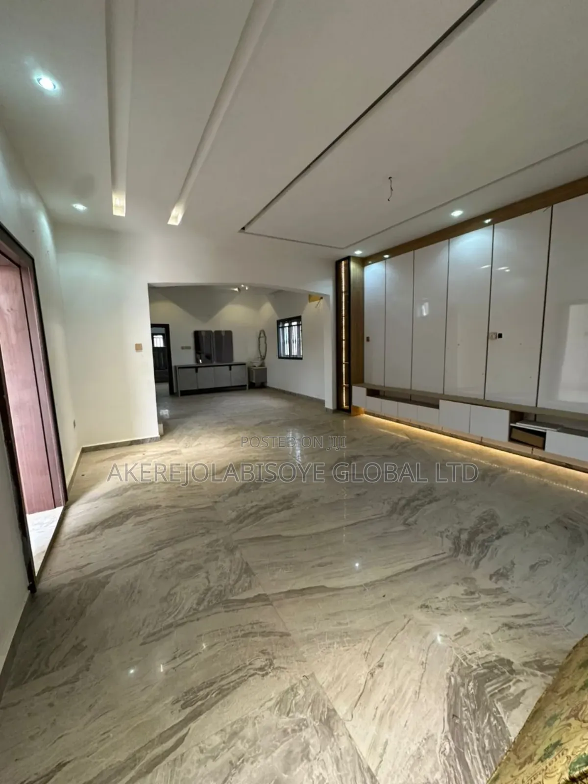 4bdrm Duplex in In An Estate for rent