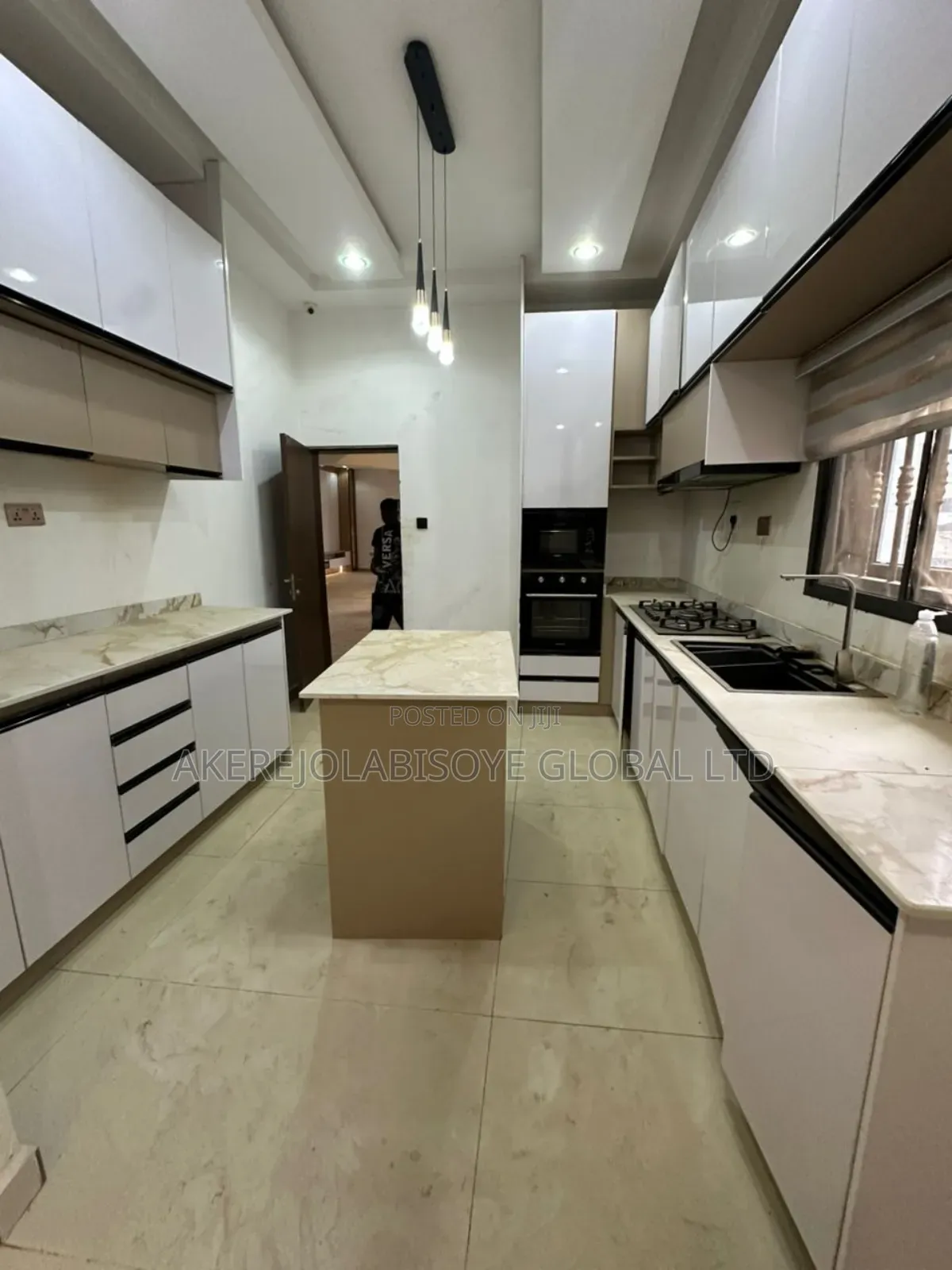 4bdrm Duplex in In An Estate for rent